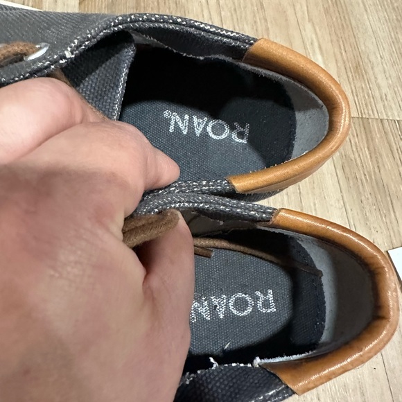 Roan canvas  leather shoes good condition  sz8.5 - Picture 4 of 8